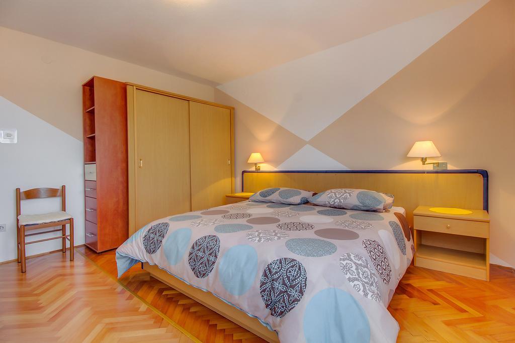 Apartments Petra Mali Losinj Exterior photo