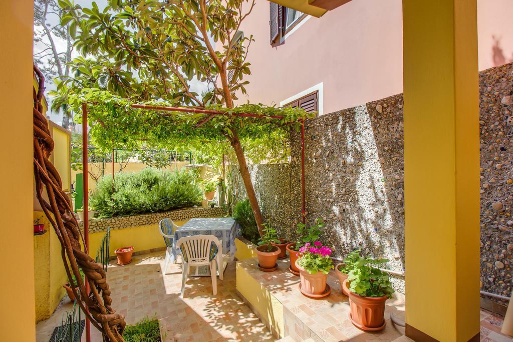 Apartments Petra Mali Losinj Exterior photo
